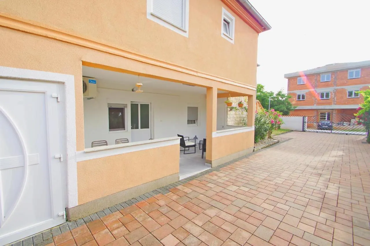 Apartment Pineta In Village Valbandon