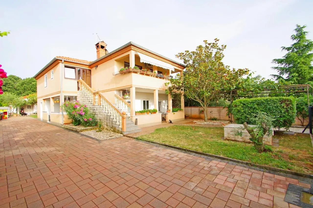 Apartment Pineta In Village Valbandon Kroatien