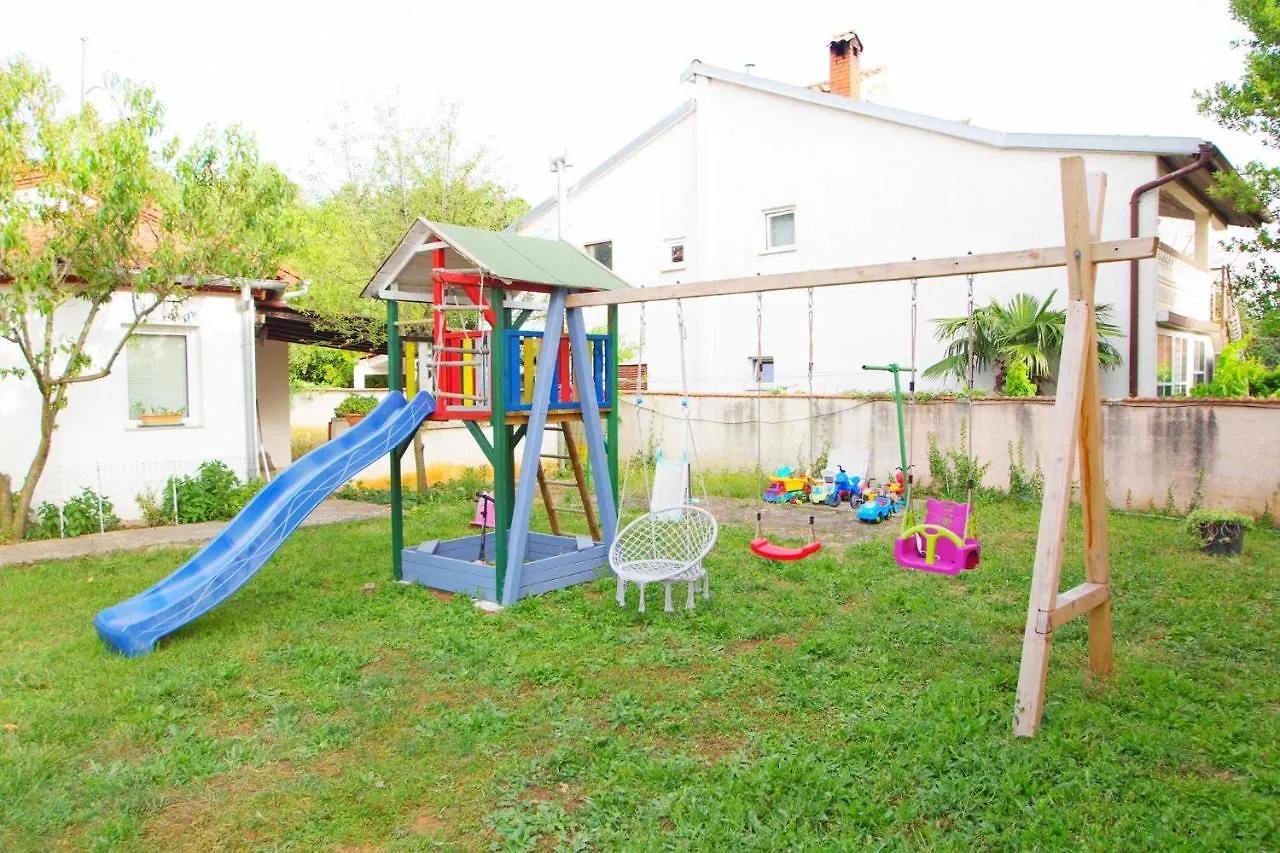 Apartment Pineta In Village Valbandon Kroatien