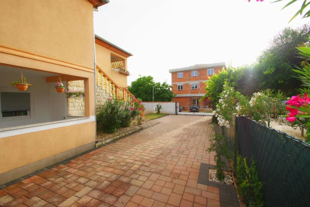 Apartment Pineta In Village Valbandon 0*,